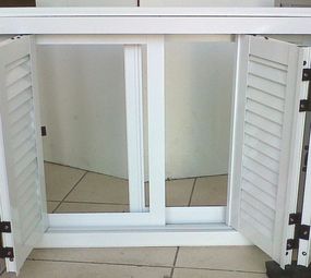 JANELA ESTILO CAMARÃO