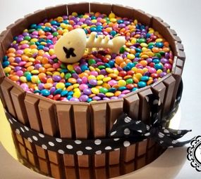 Torta Kit kat com confete de chocolate